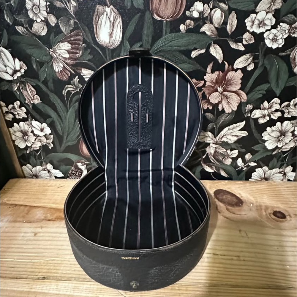 Vintage 1940s leather accessory bag case